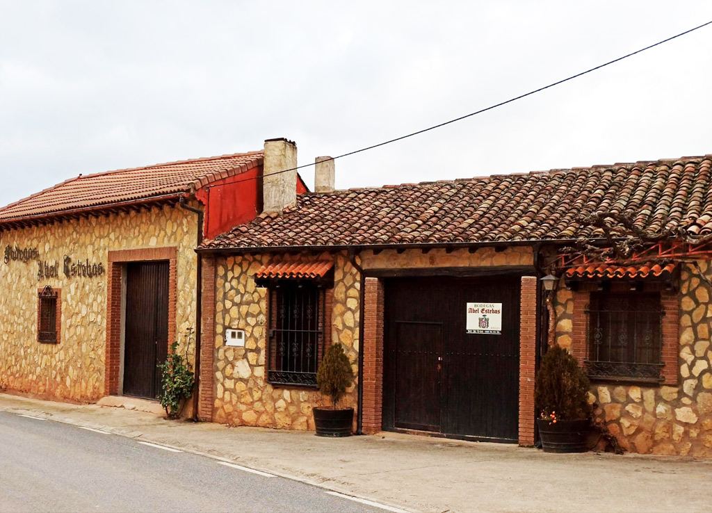 Bodegas Abel Estebas Fachada