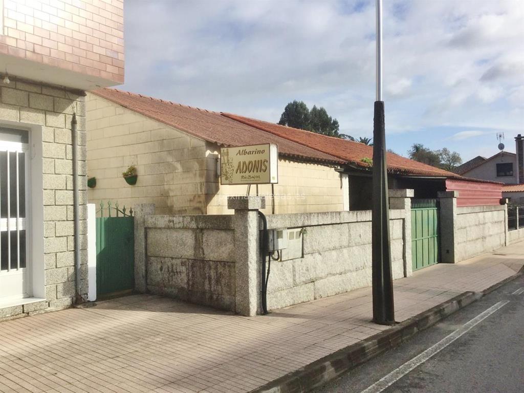bodegas adonis fachada