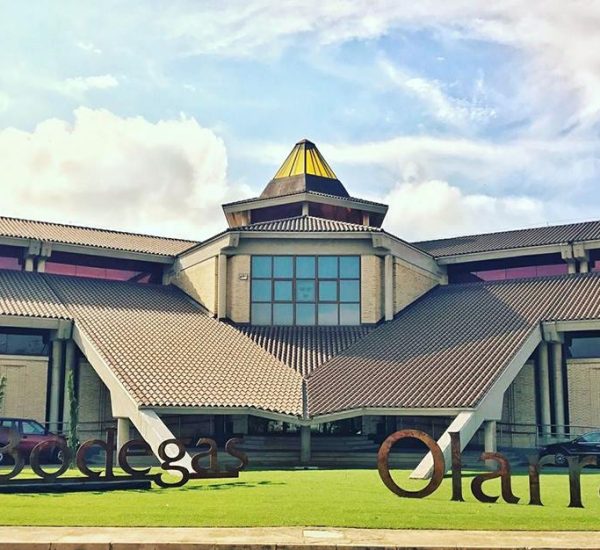 Bodegas olarra fachada