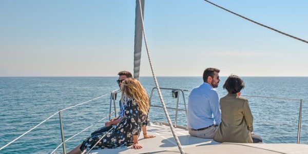 Navegar entre mar y viñedos