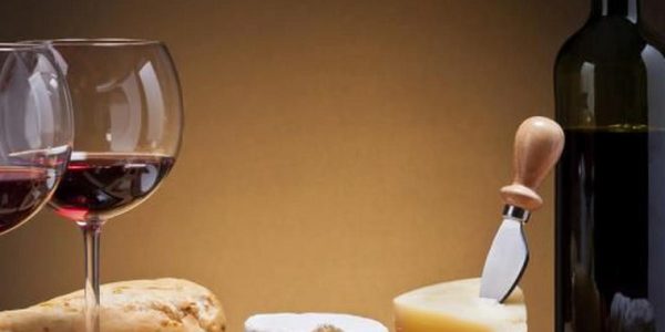 Visita guiada + Cata de 2 vinos Reservas + Selección de Ibéricos y Queso
